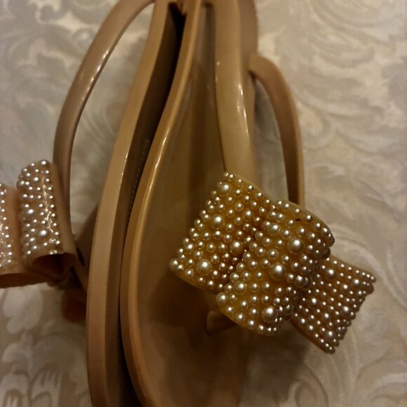 INC Women's Madena Slip On Flat Jelly Bow Pearl Sandals Beige Nude Size 6 - Picture 4 of 5